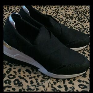 Michael Kors women’s black slip on athletic sneaker 8M